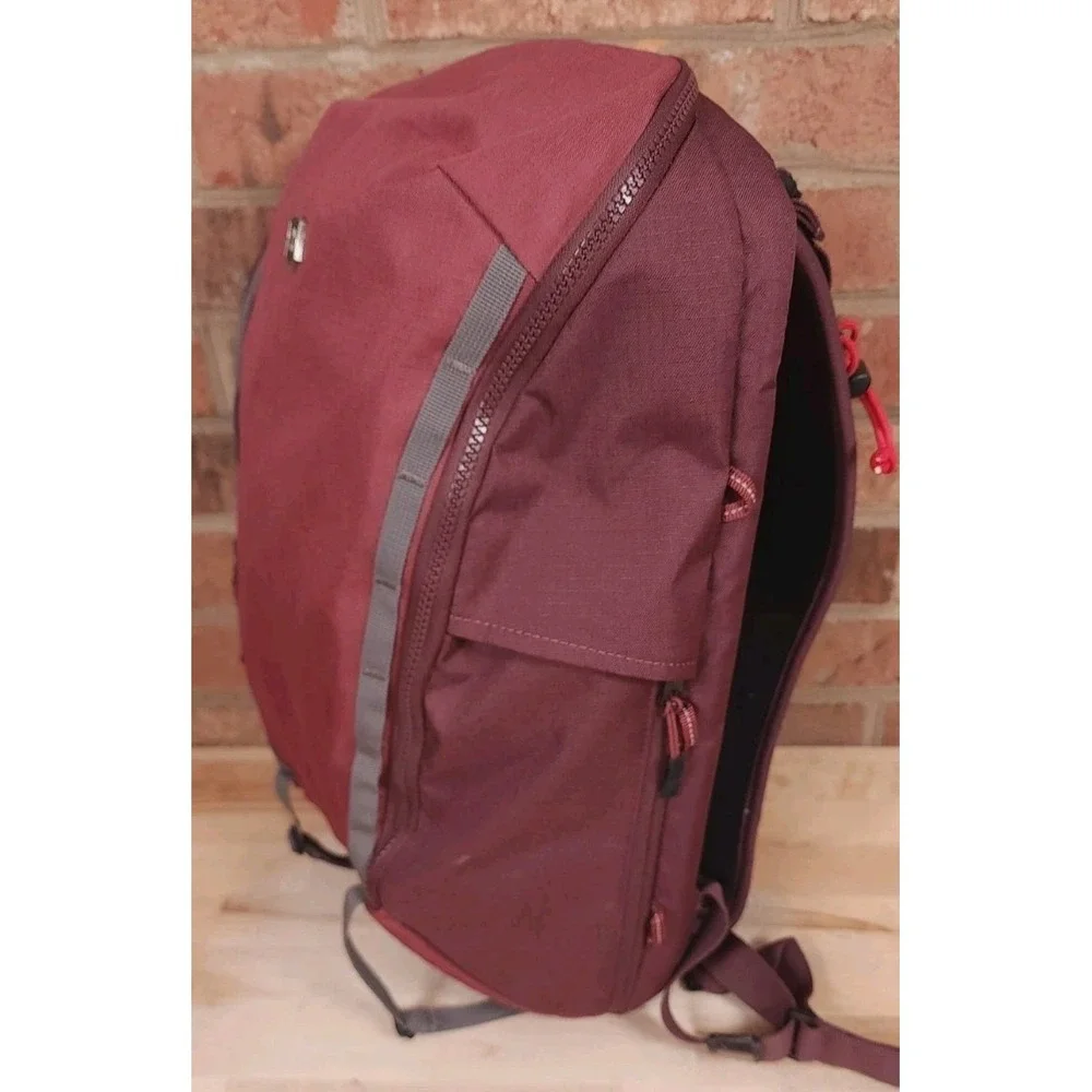 Victorinox Altmont Active Compact‎ 13